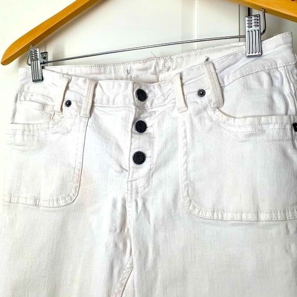 Kennith Cole white cropped jeans😃 - Picture 2 of 13